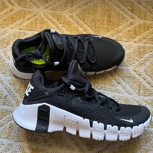 Nike Free Metcon 4  Black / Volt White